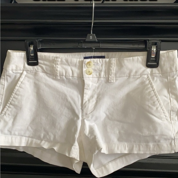 Everyone needs a stylish white pair of shorts in their wardrobe!! - Picture 4 of 10